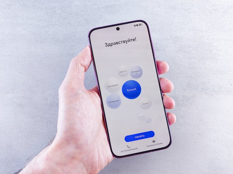 smartphone showing browser-based vibration test interface with large start button