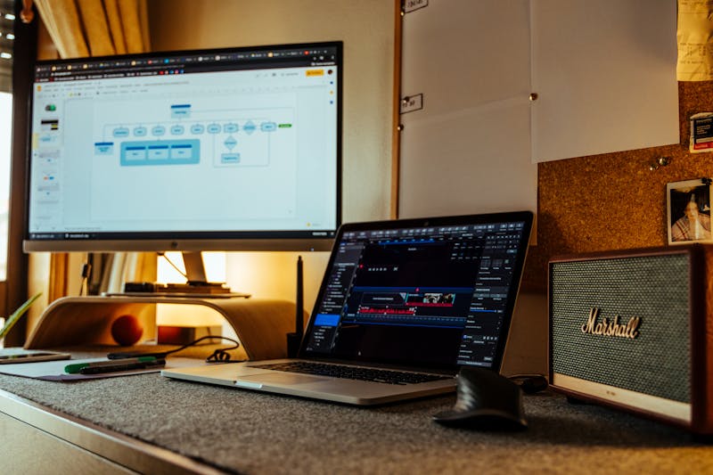diagrama simplificado mostrando o fluxo de sinal desde a GPU passando pelo tone mapping software até o painel do monitor destacando pontos de falha