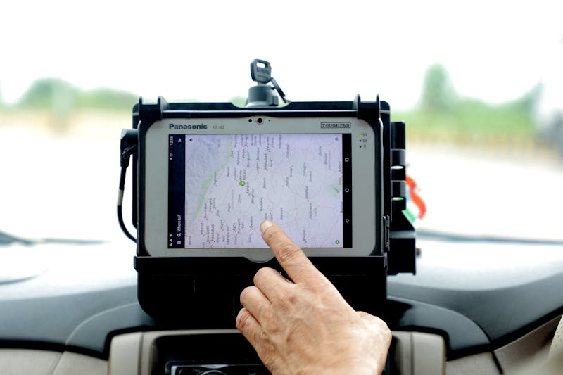 smartphone gps signal accuracy map digital interface glitch
