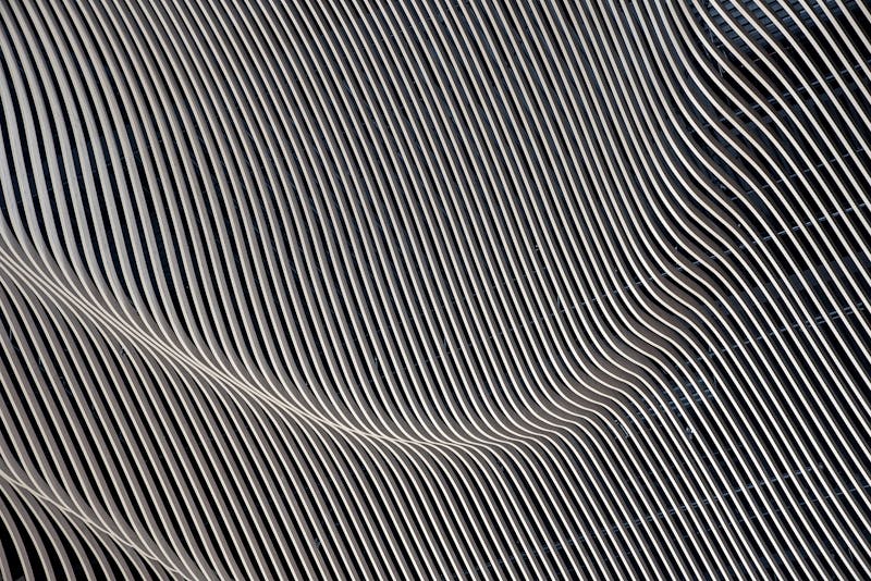 сравнение чистой звуковой волны и волны с помехами, интерфейс выбора устройства ввода, настройка уровня чувствительности микрофона