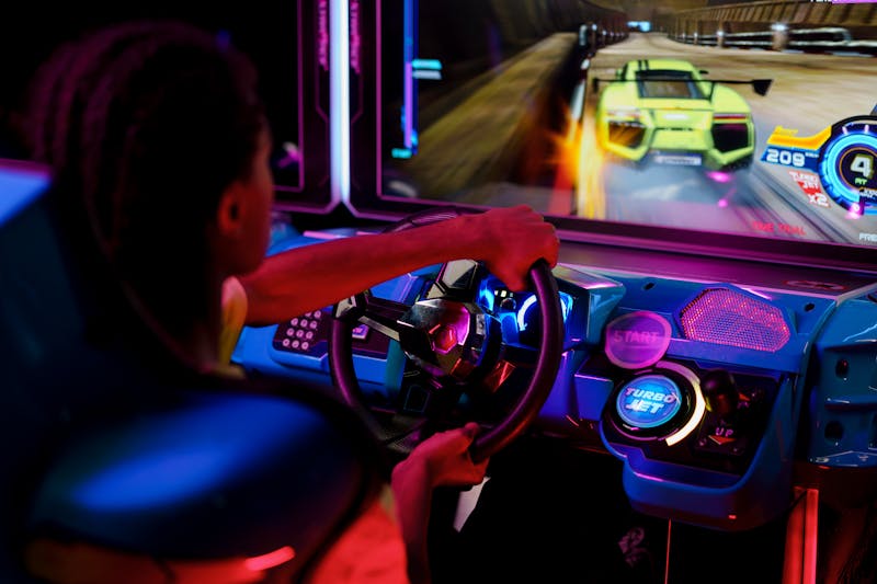 side-by-side comparison of 60hz vs 240hz motion blur on a racing game