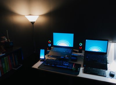 HDR monitor display test comparison SDR vibrant colors laptop screen
