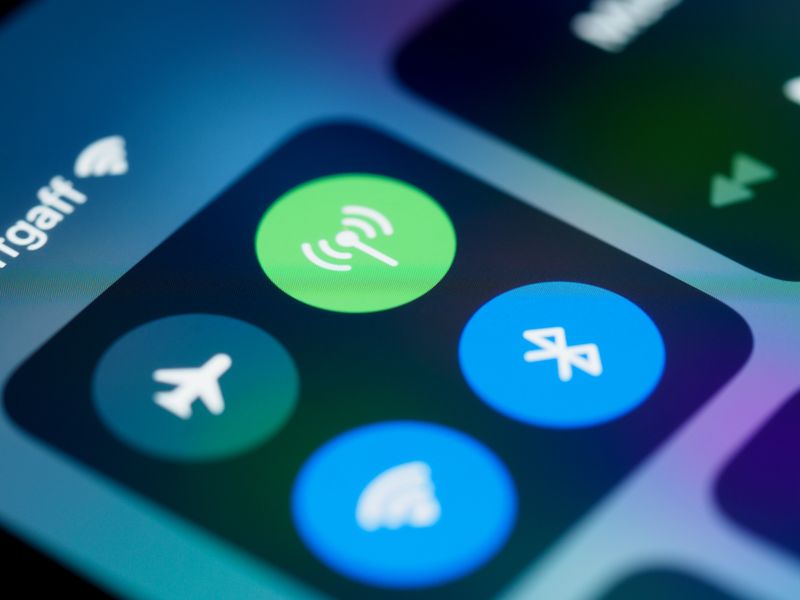 browser push notification testing on screen, digital alerts technology concept