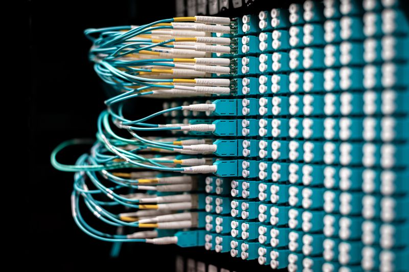 ethernet-cable-connection-vs-wi-fi-interference-diagram
