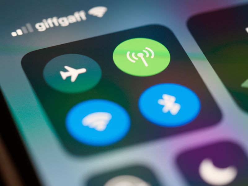 smartphone screen showing location permission prompt with allow option