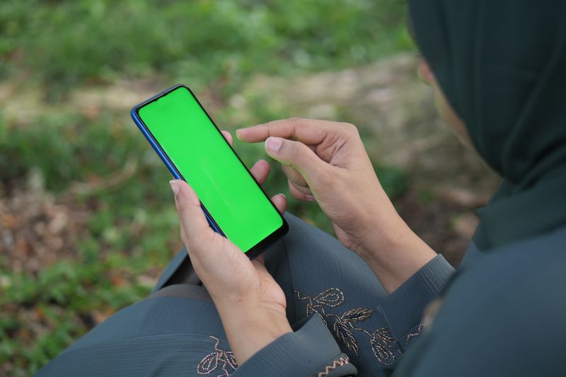 smartphone touchscreen, finger touch display, multi touch points, dead pixel zones, gesture testing