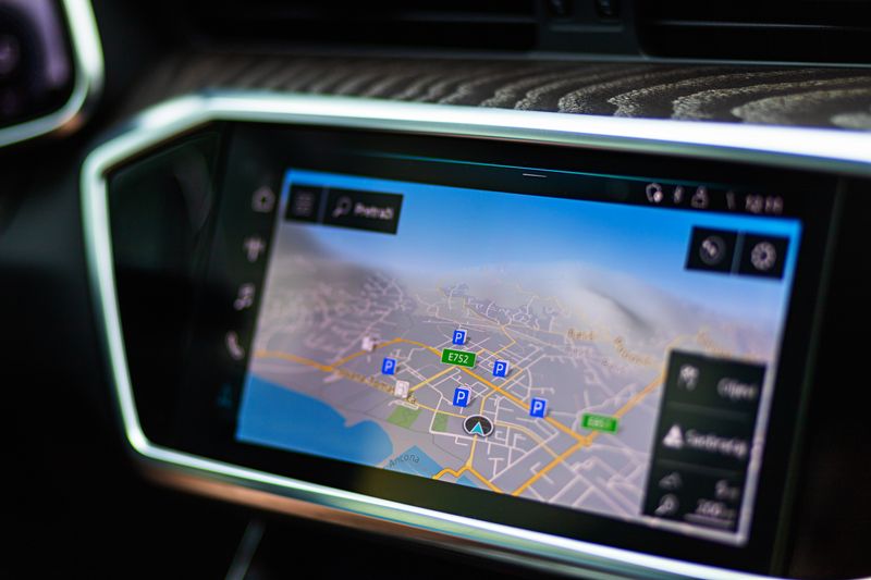 smartphone GPS location accuracy testing map interface